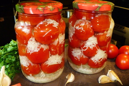 Фото к рецепту: Маринованные помидоры "под снегом" на зиму