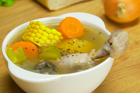 Фото к рецепту: Куриный суп по-бомбейски