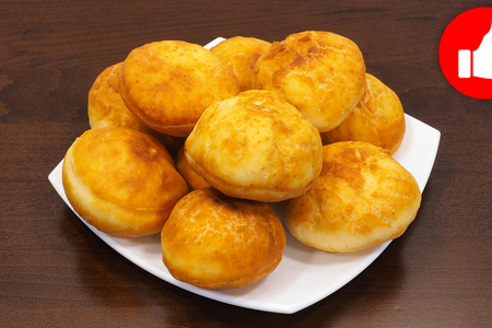 Фото к рецепту: Домашние пышные  воздушные пончики, можно приготовить  с начинкой и без