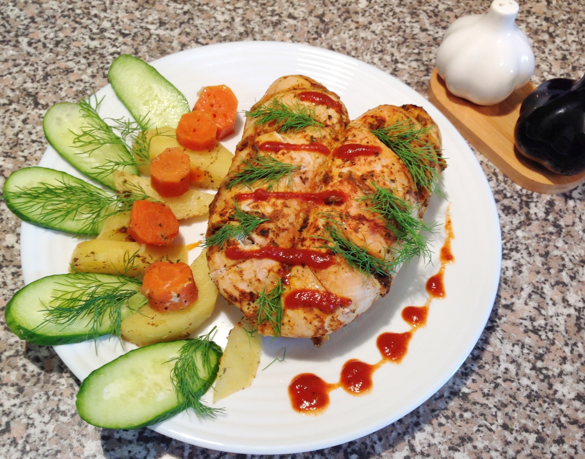 Запеченная куриная грудка с овощами в духовке. Запеченная грудка с овощами. Куриная грудка запеченная с овощами. Грудка с овощами в духовке. Грудка с картошкой в духовке.