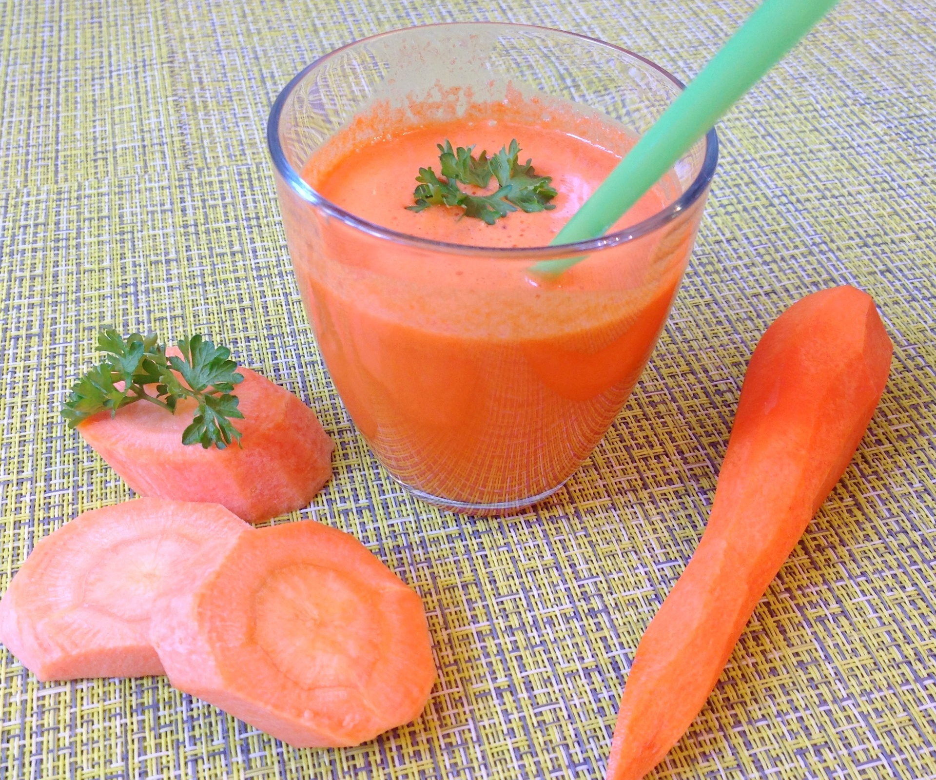 Сок фитнес. Морковный фитнес.