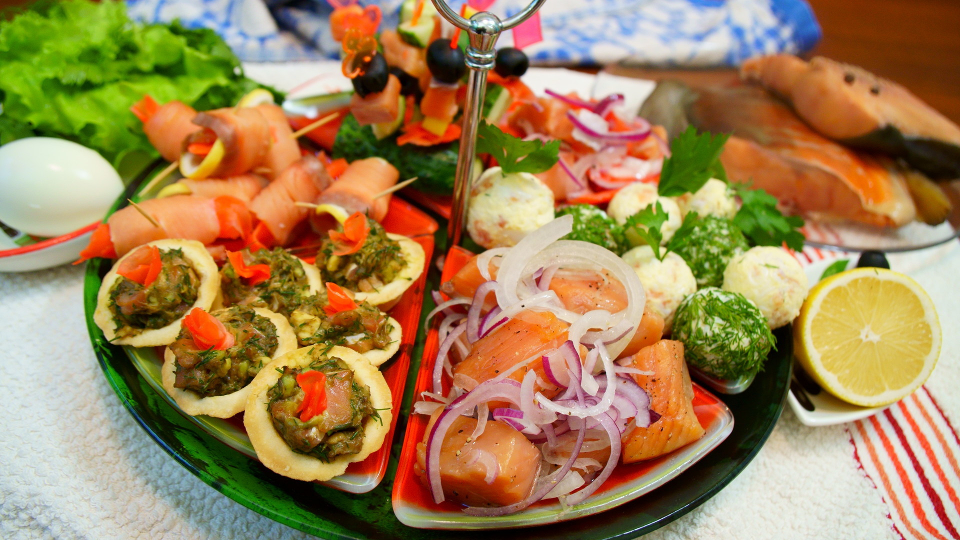 Закуски с красной рыбой на праздничный стол - пошаговый рецепт с фото