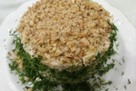 Фото к рецепту: Салат "загадка" с грецкими орехами