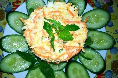 Фото к рецепту:  салат с корейской морковью