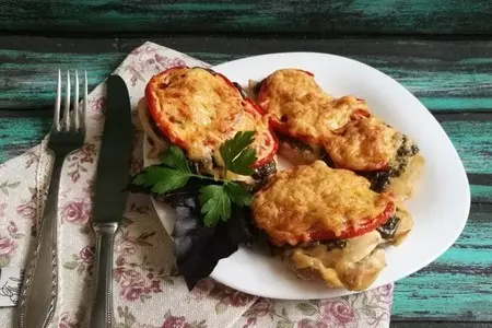 Диетическая курица под соусом песто
