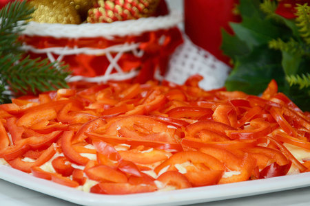 Салат "Красное море" с крабовыми палочками и помидорами