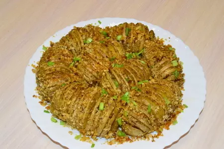 Картошка с орехами и сухариками