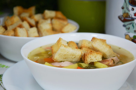 Легкий гороховый суп с копченым окорочком (без зажарки)