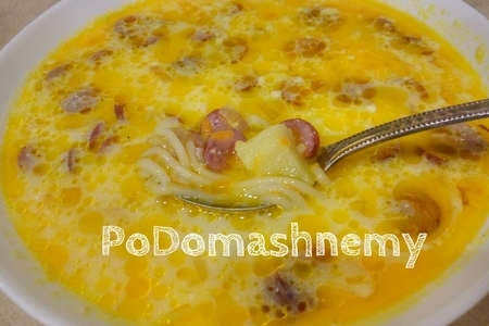 Сырный суп с вермишелью и копченой колбаской