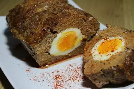 Мясной рулет с яйцом