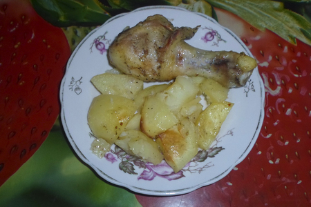 Фото к рецепту: Куриные голени с картошкой в духовке