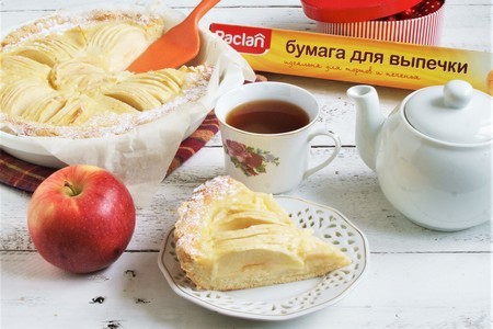Пирог с яблоками и сметанной начинкой 