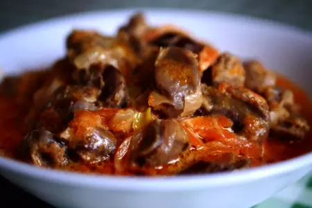 Тушёные куриные желудочки