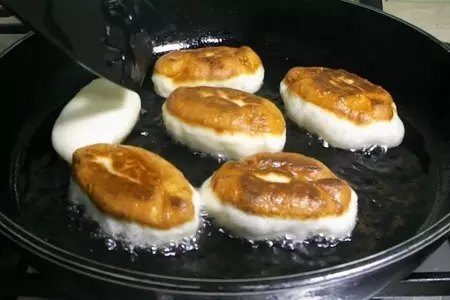 Жареные домашние пирожки на кефире