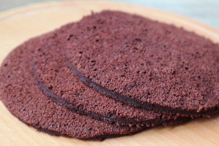 Фото к рецепту: Шоколадный бисквит без муки
