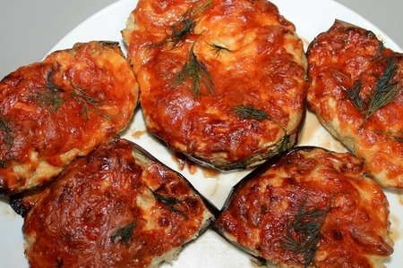 Фото к рецепту: Баклажаны запеченные с творогом и сыром