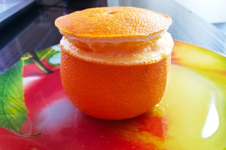 Фото к рецепту: Завтрак на 8 марта! омлет в апельсине!