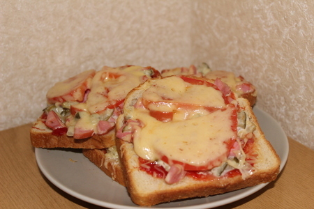Фото к рецепту: Пицца - бутерброд