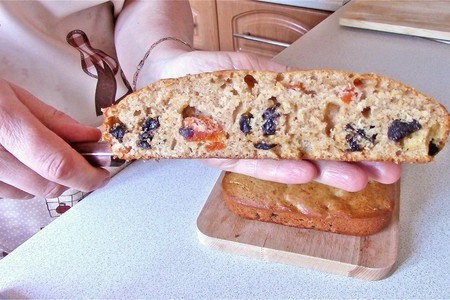 Фото к рецепту: Постный пирог с черносливом и курагой