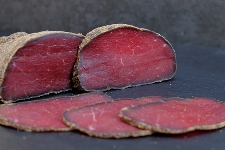 Фото к рецепту: Бастурма - вяленое мясо в домашних условиях