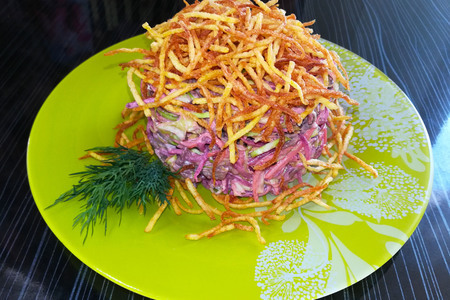Салат французский со свежими овощами и мясом