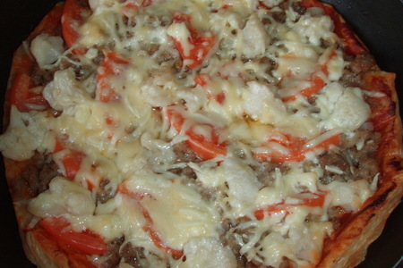 Фото к рецепту: Пицца мясная с цветной капустой