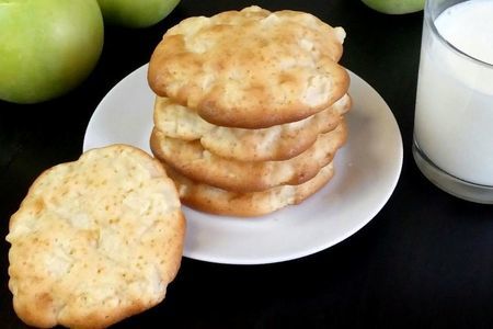 Фото к рецепту: Мягкое яблочное печенье