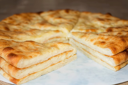 Фото к рецепту: Осетинские пироги с картофелем и сыром