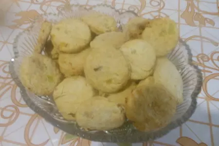 Соленый луковый крекер