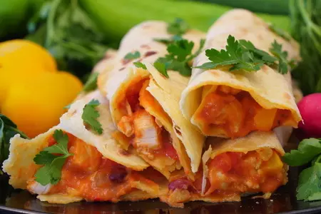 Буррито с курицей и фасолью