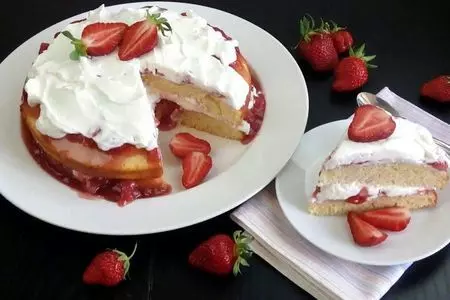 Торт клубничная неряха