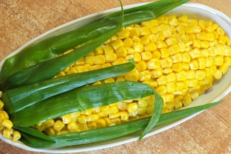 Салат "кукурузный початок"