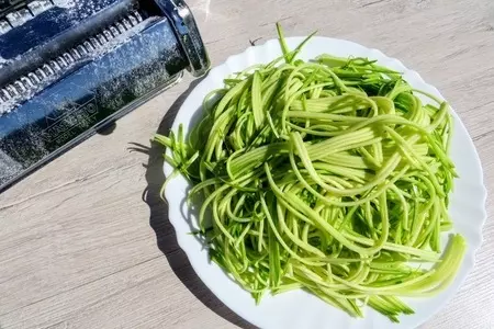 Кабачковая лапша с мясными шариками / простые рецепты