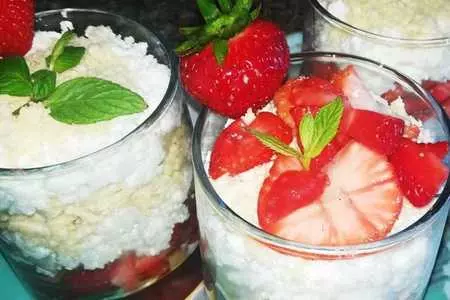 Десерт из творога и клубники