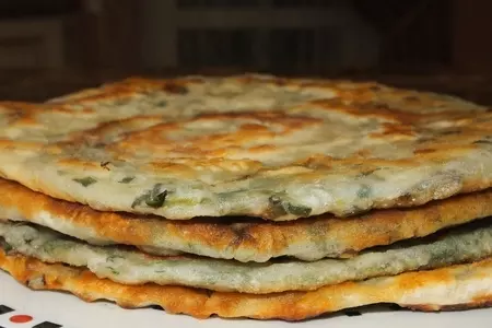 Китайские слоеные лепешки с луком