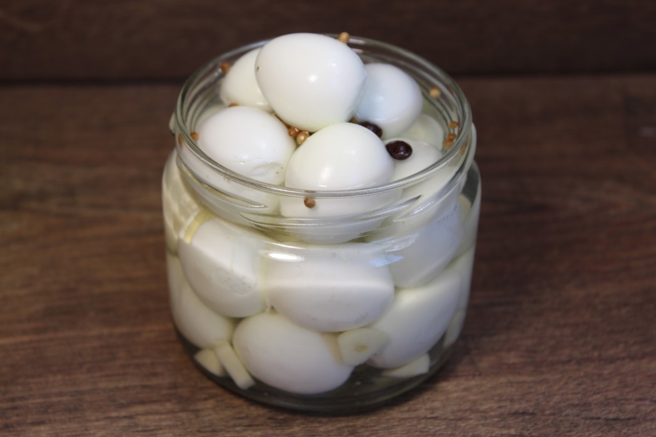 Маринованные яйца - пошаговый рецепт с фото