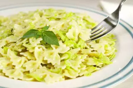 Макароны с молодыми кабачками