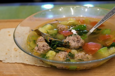 Летний кабачковый суп с фрикадельками