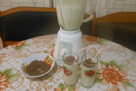 Фото к рецепту: Молочный коктейль с шоколадной крошкой
