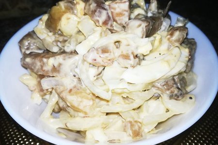 Фото к рецепту: Салат из баклажанов, яйца и лука