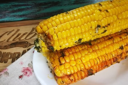 Фото к рецепту: Запеченная кукуруза