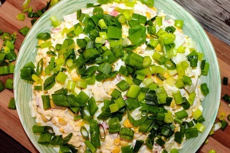 Салат нежность с крабовыми палочками и плавленным сыром 
