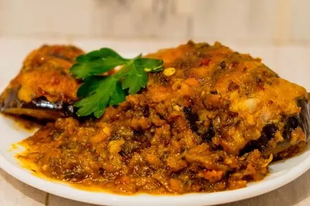 Баклажаны с мясным фаршем и аджикой