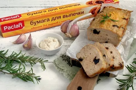 Мясной хлеб из индейки с черносливом и розмарином