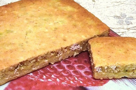 Фото к рецепту: Пирог с индейкой и кабачком