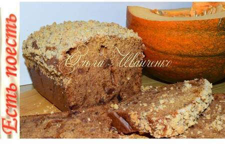 Фото к рецепту: Тыквенно-медовый кекс с ореховой корочкой
