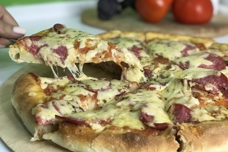 Домашняя пицца с салями