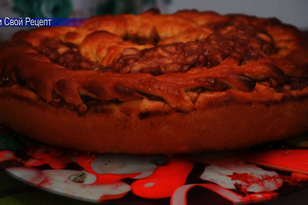 Сладкий пирог «минутка» с вареньем и яблоками