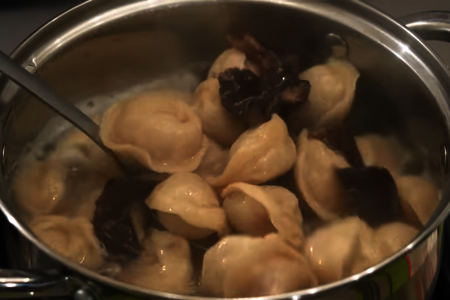Фото к рецепту: Пельмени «сибирские» с грибами на заварном тесте