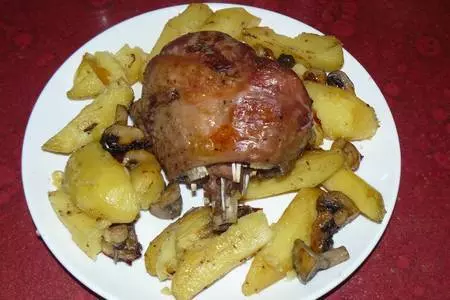 Рулька индейки в духовке